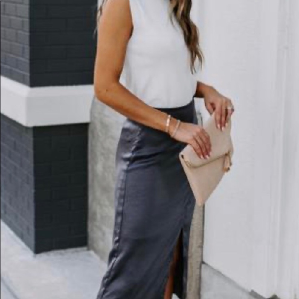 Sleeveless knit top. Off white. NWT - Picture 4 of 5